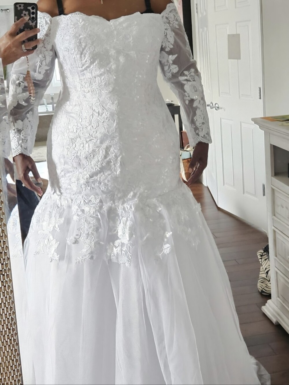 Elegant White Lace Off-Shoulder Mermaid Wedding Dress
